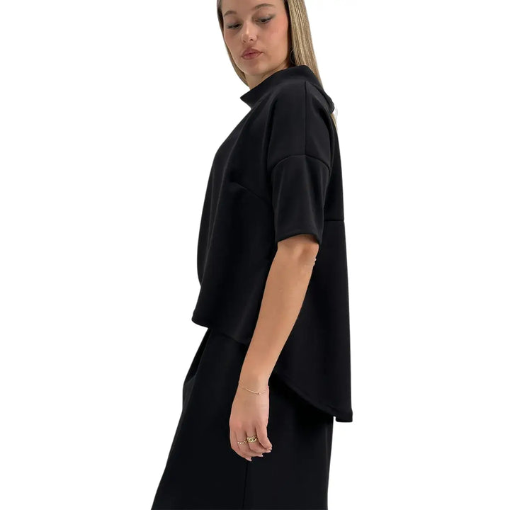 Bassini Felpa Donna Nera Oversize con Scollo a Barca e Maniche Corte Raglan