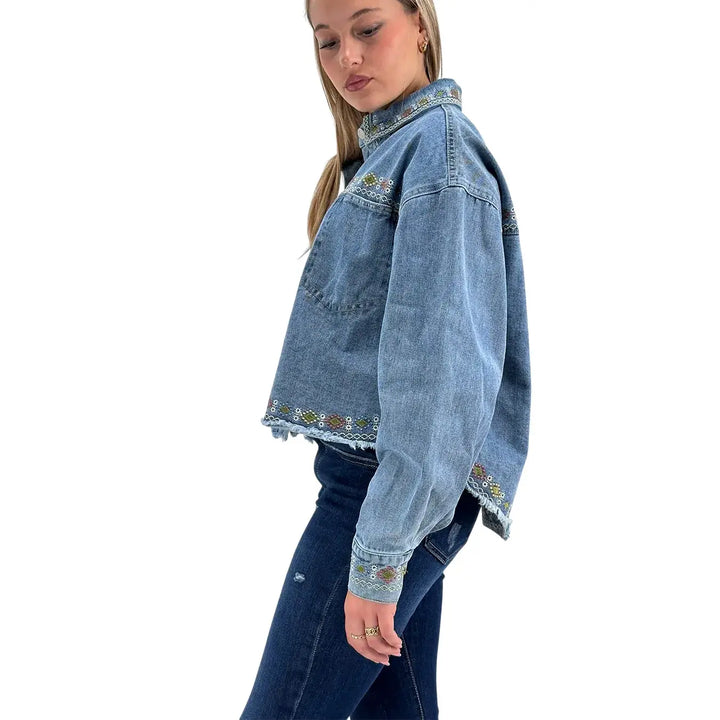 Bassini Giubbotto Donna Blu Chiaro in Denim Cropped con Ricami Etnici e Fondo Sfrangiato