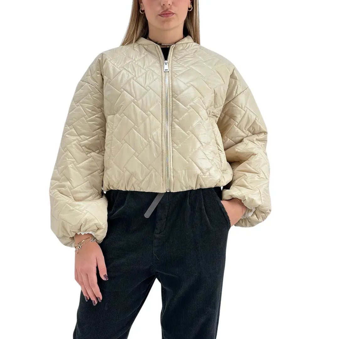 Bassini Piumino Donna Corto Panna Modello Ovetto Trapuntato con Colletto Biker e Zip in Metallo