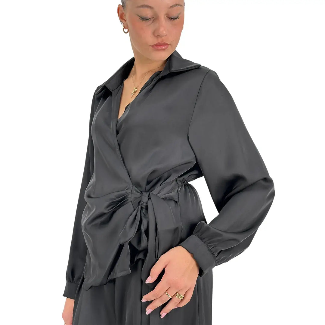 Bassini Camicia Donna Nera Incrociata con Fiocco Laterale ed Elastico Posteriore