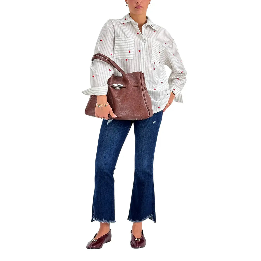 Bassini Camicia Donna Over Bianca a Righe Celesti con Micro Ricami a Cuore Rossi e Tasche sul Petto