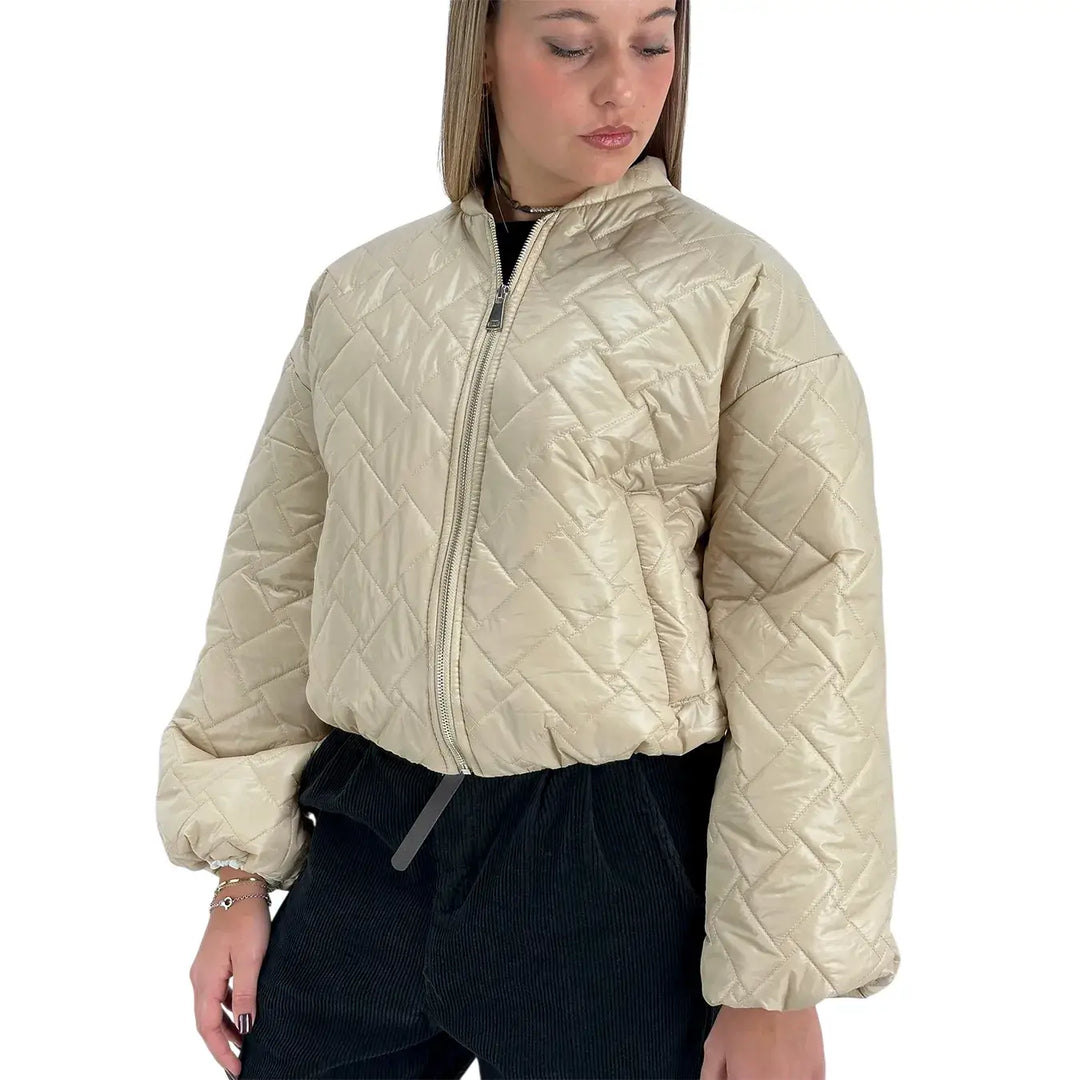 Bassini Piumino Donna Corto Panna Modello Ovetto Trapuntato con Colletto Biker e Zip in Metallo