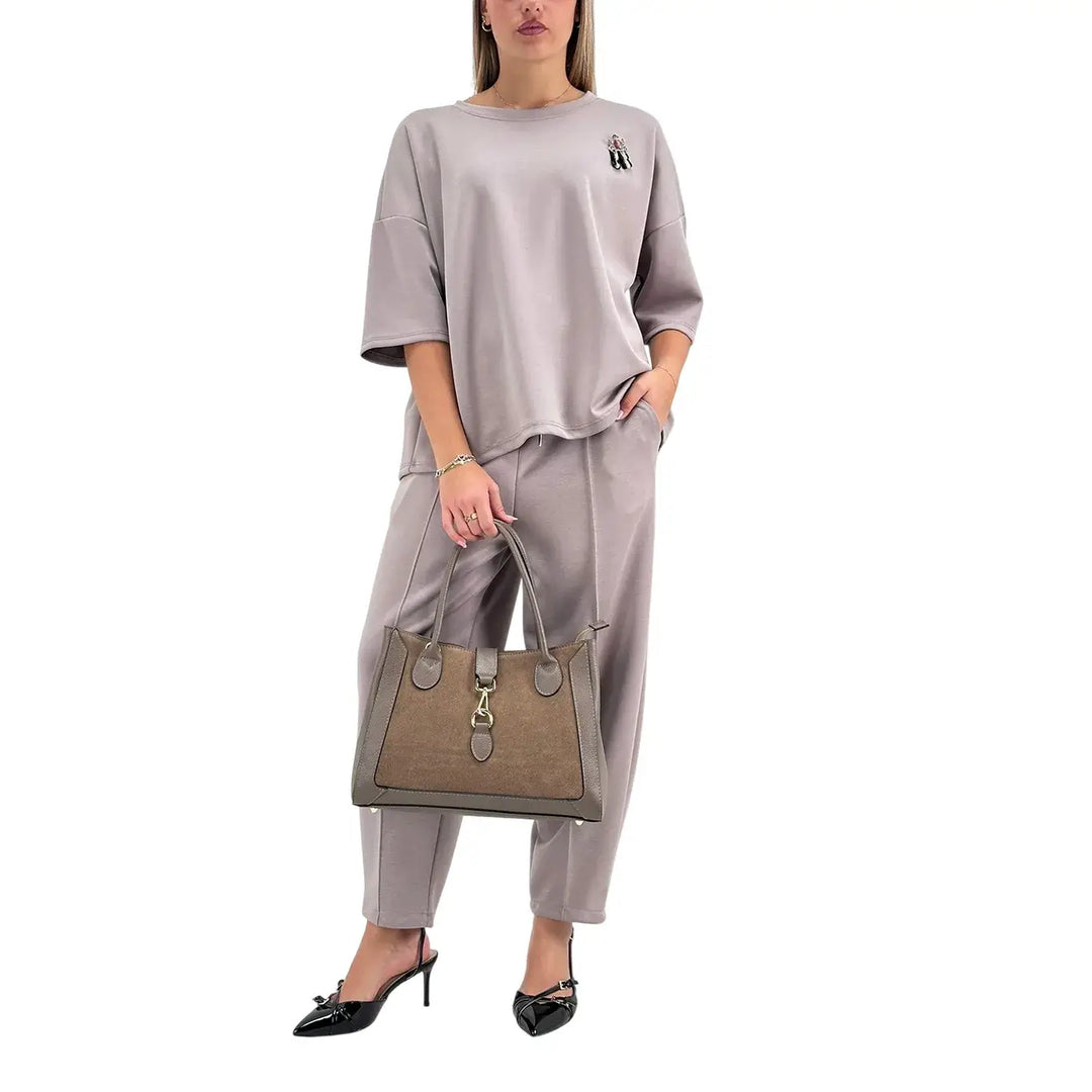 Bassini Felpa Donna Grigio Perla con Scollo a Barca, Maniche Raglan e Spilla in Metallo