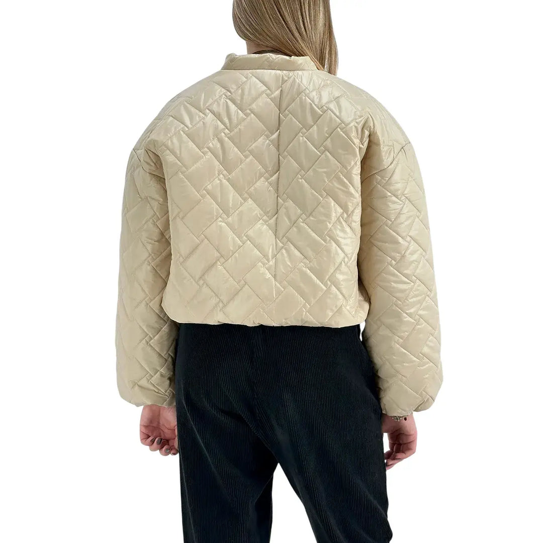 Bassini Piumino Donna Corto Panna Modello Ovetto Trapuntato con Colletto Biker e Zip in Metallo