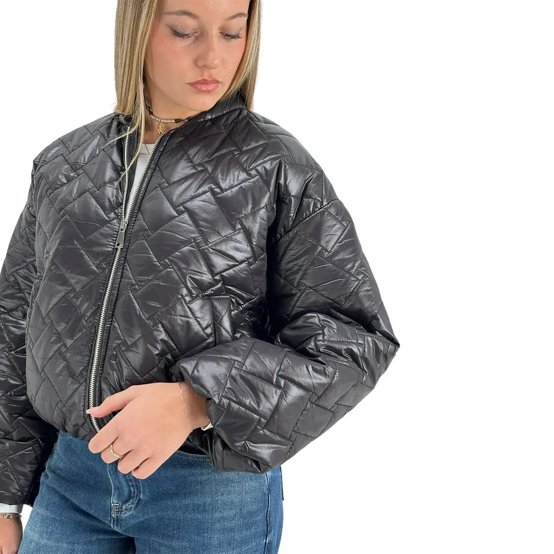 Bassini Piumino Donna Corto Nero Modello Ovetto Trapuntato con Colletto Biker e Zip in Metallo