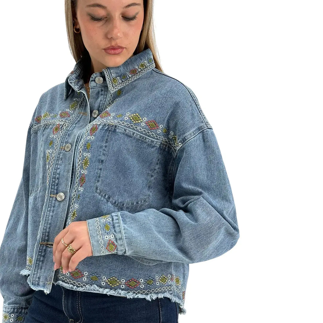 Bassini Giubbotto Donna Blu Chiaro in Denim Cropped con Ricami Etnici e Fondo Sfrangiato