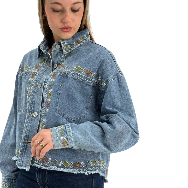 Bassini Giubbotto Donna Blu Chiaro in Denim Cropped con Ricami Etnici e Fondo Sfrangiato