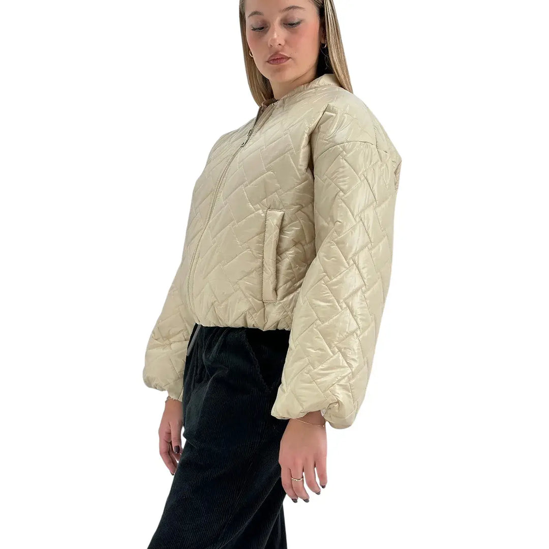 Bassini Piumino Donna Corto Panna Modello Ovetto Trapuntato con Colletto Biker e Zip in Metallo
