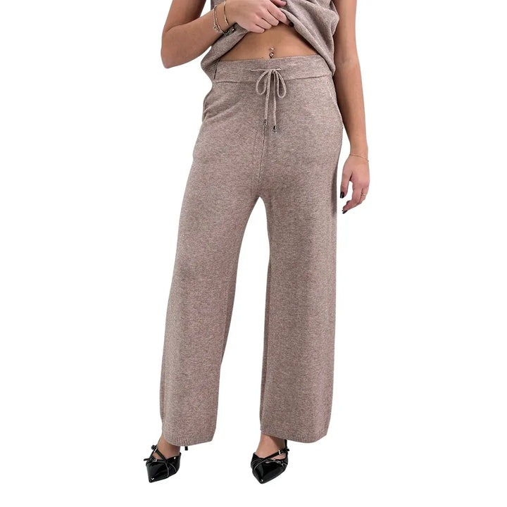 Bassini Coordinato Donna Tre Pezzi Beige in Maglia con Pantaloni e Maglia Smanicata a Lupetto