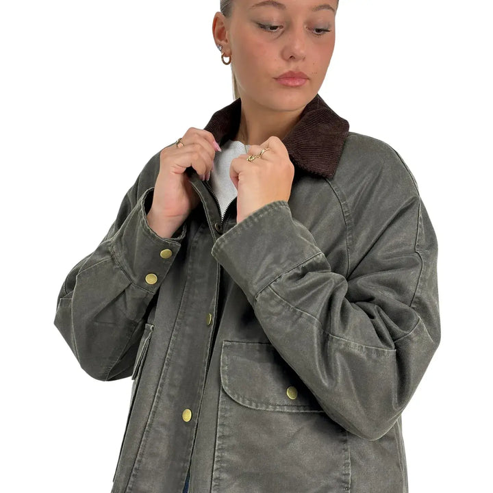 Bassini Giacca Donna Verde Effetto Cerato Crop con Collo in Velluto Moro